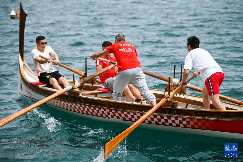 海外多地：赛龙舟 迎端午