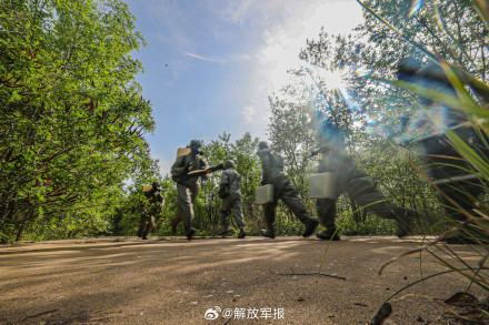 屏住呼吸！直击防化分队演练现场