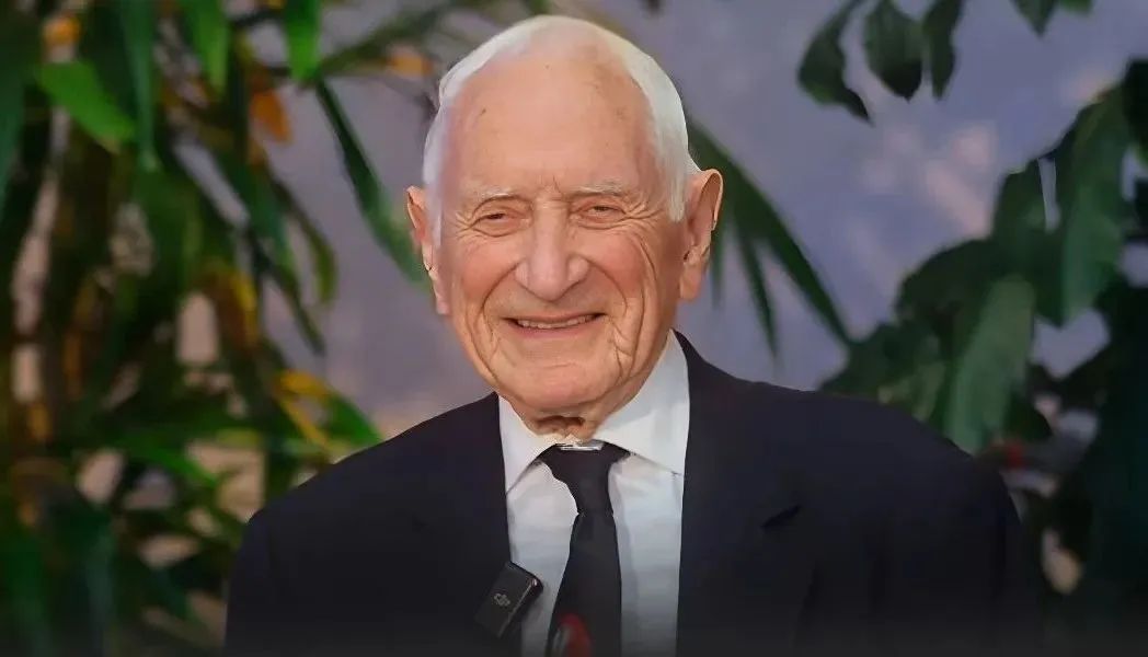 102岁医生分享活到100岁的7个长寿习惯→