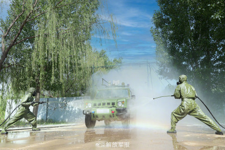 屏住呼吸！直击防化分队演练现场