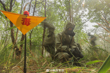 屏住呼吸！直击防化分队演练现场