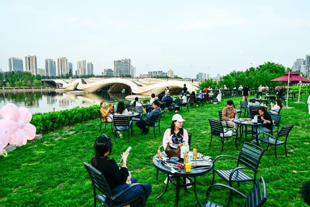 烧烤、小龙虾、啤酒……副中心这个美食夜市迎客啦! 烧烤、小龙虾、啤酒……副中心这个美食夜市迎客啦!