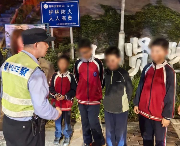 四个小孩哥“丛林探险”?警察消防员都出动了…… 四个小孩哥“丛林探险”?警察消防员都出动了……