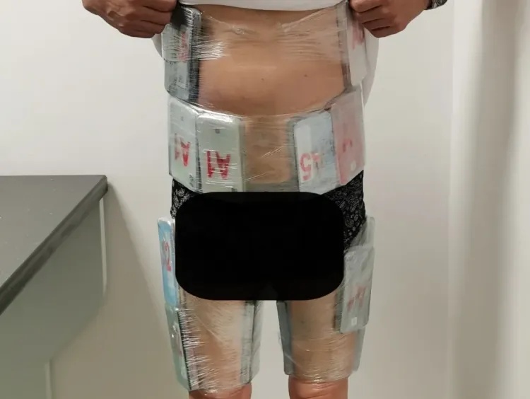 旅客绑藏旧手机52台进境被海关查获 旅客绑藏旧手机52台进境被海关查获