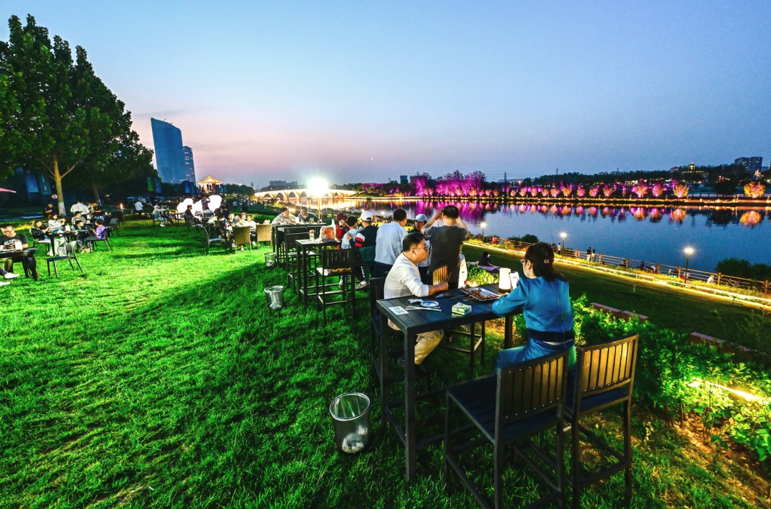 烧烤、小龙虾、啤酒……副中心这个美食夜市迎客啦! 烧烤、小龙虾、啤酒……副中心这个美食夜市迎客啦!