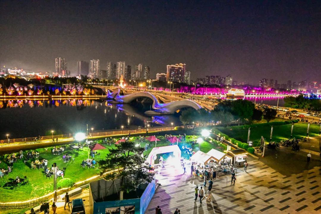 烧烤、小龙虾、啤酒……副中心这个美食夜市迎客啦! 烧烤、小龙虾、啤酒……副中心这个美食夜市迎客啦!