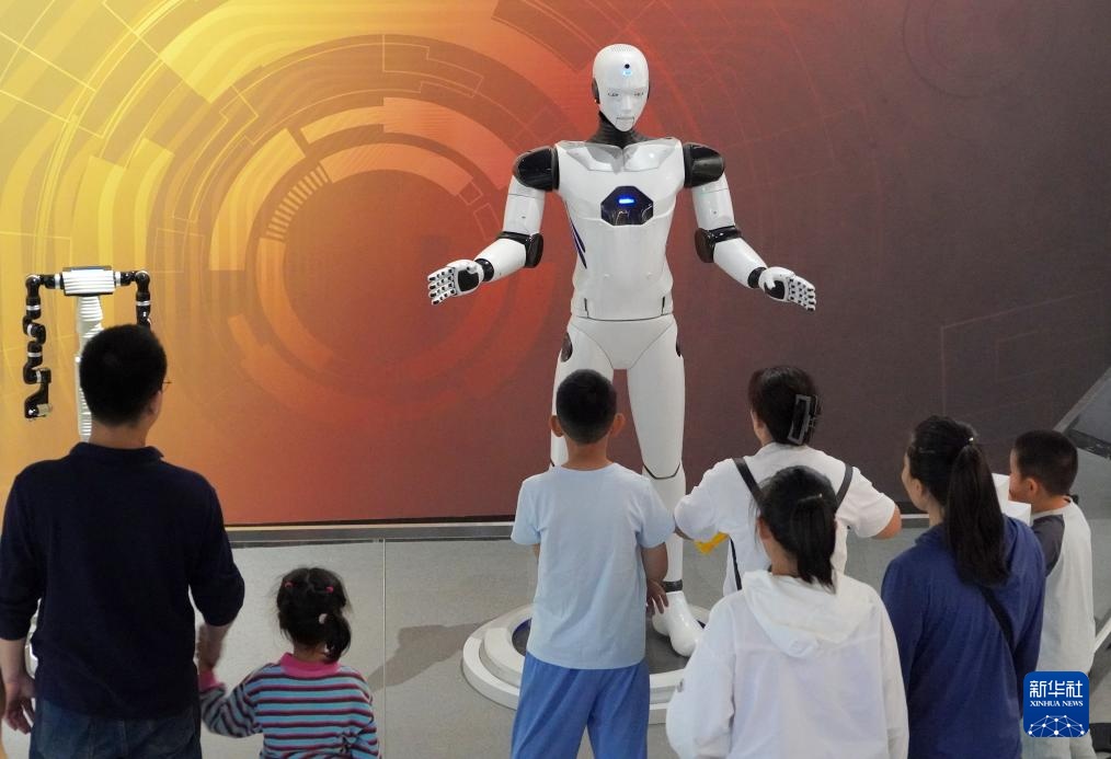 全国科技活动周：科技馆里感受科技魅力