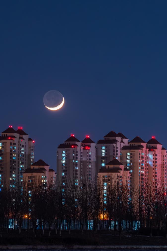 限时观测!28日傍晚木星伴月 限时观测!28日傍晚木星伴月