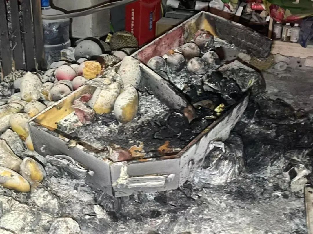 开门营业,满仓的水果竟焦黑一片?! 开门营业,满仓的水果竟焦黑一片?!