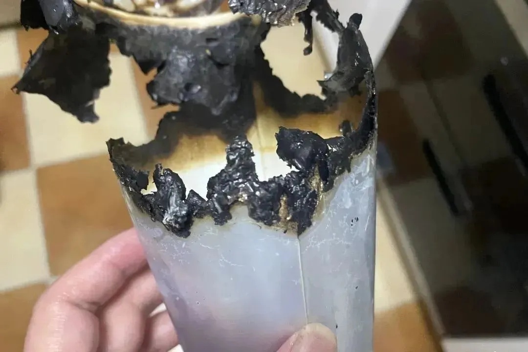 有人用微波炉加热奶茶，差点烧家！千万不要这么做→
