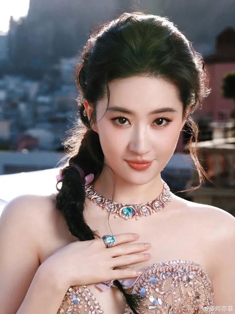 刘亦菲提名白玉兰最佳女主角,将与杨紫、宋佳、闫妮、马伊琍角逐奖项! 刘亦菲提名白玉兰最佳女主角,将与杨紫、宋佳、闫妮、马伊琍角逐奖项!