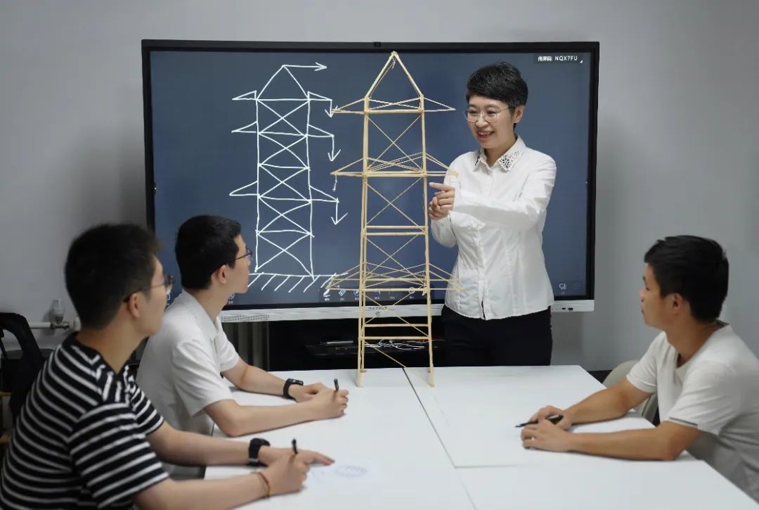 这位清华老师把文理跨界“玩明白了”