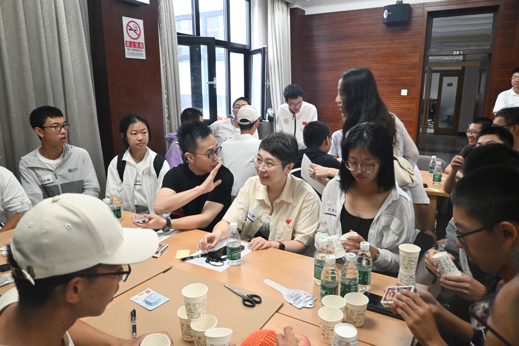 这位清华老师把文理跨界“玩明白了”