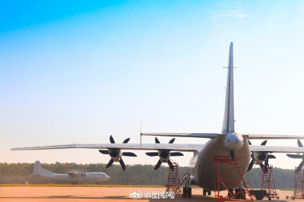 战机遇上落日氛围感拉满 战机遇上落日氛围感拉满