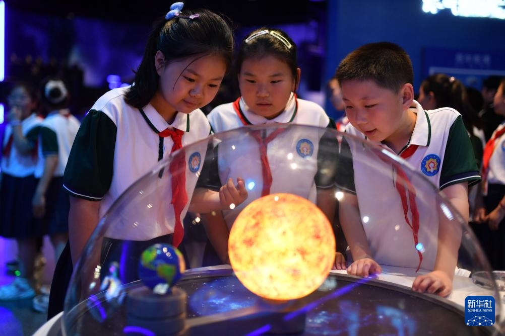 全国科技活动周：科技馆里感受科技魅力