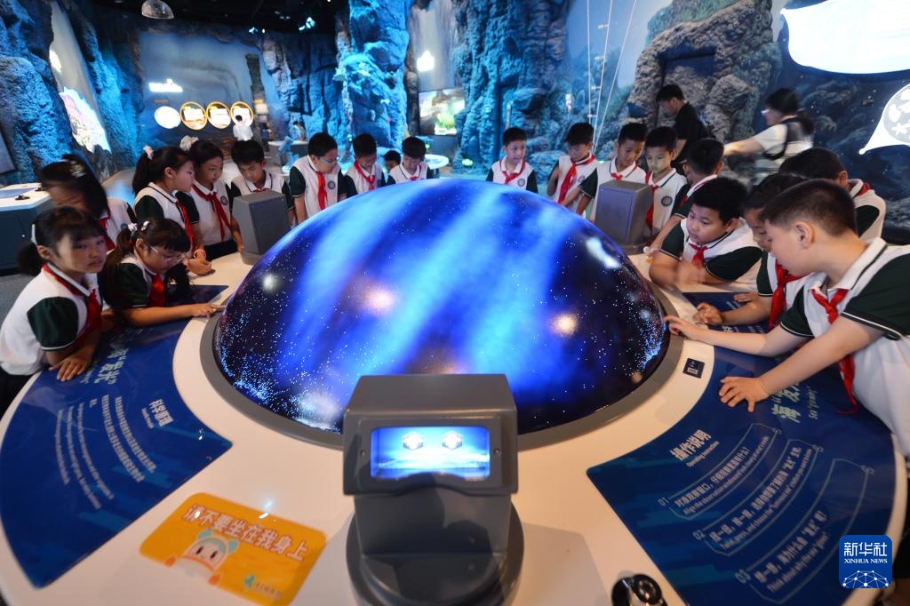 全国科技活动周：科技馆里感受科技魅力