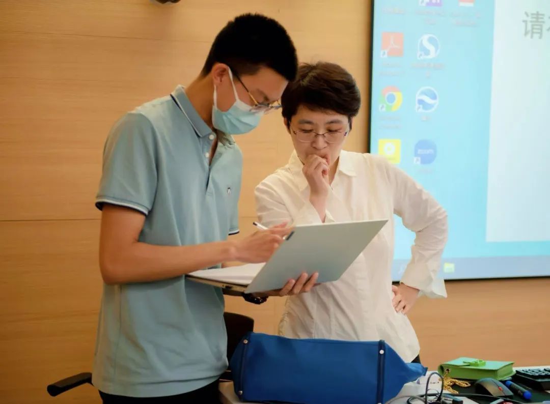 这位清华老师把文理跨界“玩明白了”