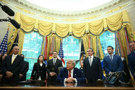 特朗普延长对欧盟商品加税最后期限