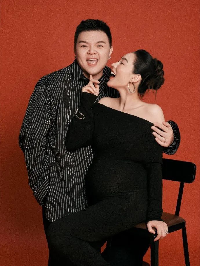 《中国有嘻哈》季军艾福杰尼官宣当爸,公布女儿体重3140克:我的小酷宝欢迎来到地球 《中国有嘻哈》季军艾福杰尼官宣当爸,公布女儿体重3140克:我的小酷宝欢迎来到地球