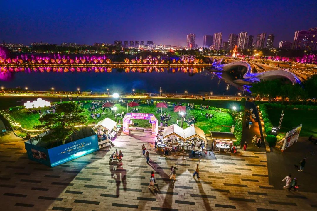 烧烤、小龙虾、啤酒……副中心这个美食夜市迎客啦! 烧烤、小龙虾、啤酒……副中心这个美食夜市迎客啦!