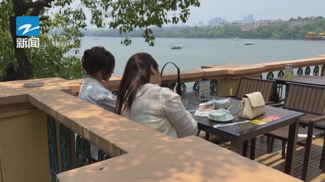 萌翻全网!西湖边又一幕火了!有餐厅订桌量涨了近三倍 萌翻全网!西湖边又一幕火了!有餐厅订桌量涨了近三倍