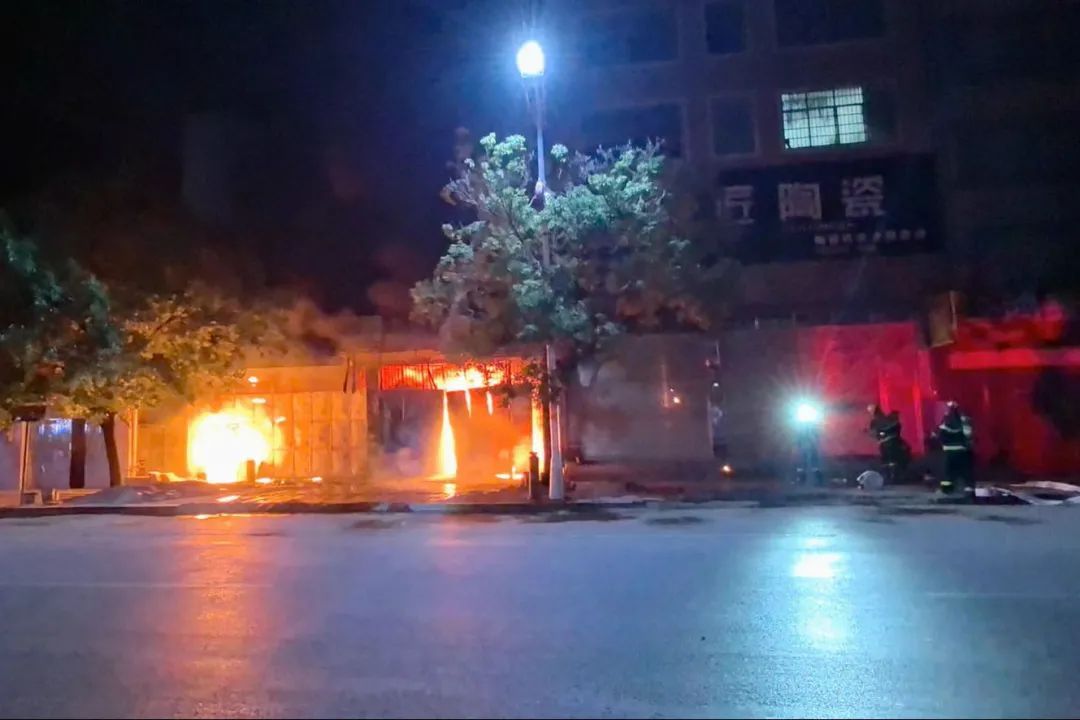 开门营业,满仓的水果竟焦黑一片?! 开门营业,满仓的水果竟焦黑一片?!