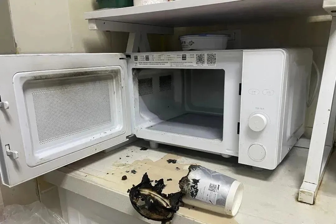 有人用微波炉加热奶茶，差点烧家！千万不要这么做→
