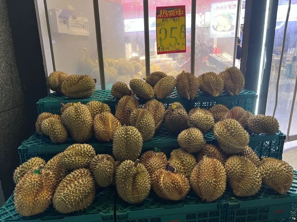 价格大幅下降!榴莲大量上市,预计还要降 价格大幅下降!榴莲大量上市,预计还要降