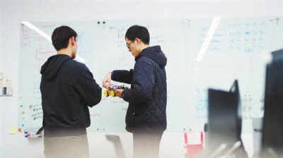 复旦大学打造百余门“AI大课”撬动人才培养模式变革 当AI走进各个学科的课堂