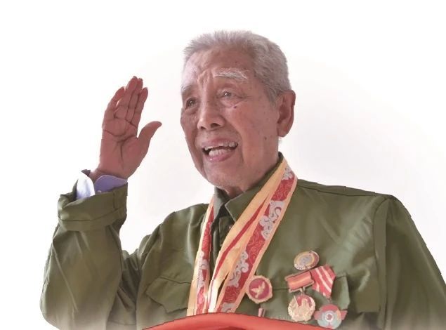 这位八路军老兵,当年为什么总是随身携带汽油? 这位八路军老兵,当年为什么总是随身携带汽油?