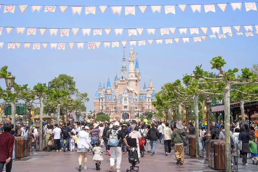 “取消24个，更新近3000个”！上海迪士尼控烟升级→