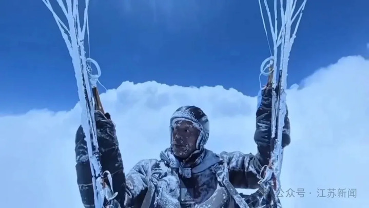 男子玩滑翔伞被云吸至8000多米高空,相关部门已介入调查 男子玩滑翔伞被云吸至8000多米高空,相关部门已介入调查