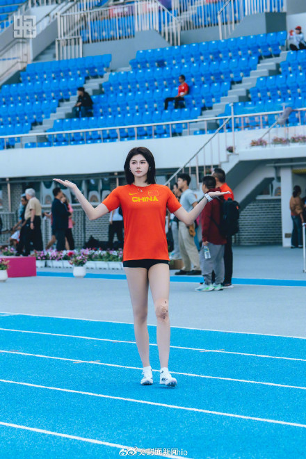 短发造型又美又飒!吴艳妮备战亚锦赛晒自拍 短发造型又美又飒!吴艳妮备战亚锦赛晒自拍