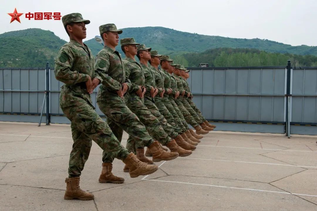 “当兵才知道自己的骨头硬不硬!”这组对比照,太震撼了→ “当兵才知道自己的骨头硬不硬!”这组对比照,太震撼了→