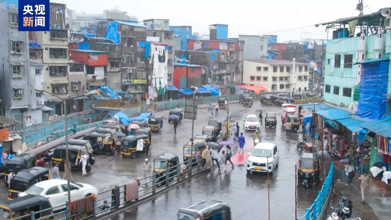 印度孟买遭遇75年来最早季风雨季 全城陷入严重内涝 印度孟买遭遇75年来最早季风雨季 全城陷入严重内涝