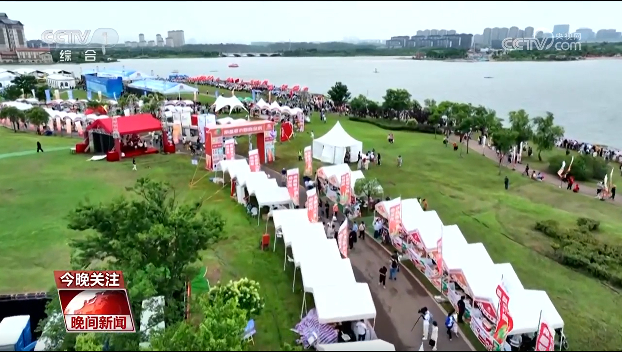 端午假日氛围感“拉满” 非遗技艺、民俗活动、票根经济带热文旅产业 端午假日氛围感“拉满” 非遗技艺、民俗活动、票根经济带热文旅产业