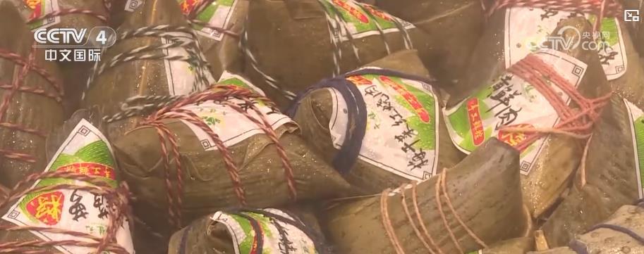 端午将至氛围浓 外国友人赛龙舟体验中国文化