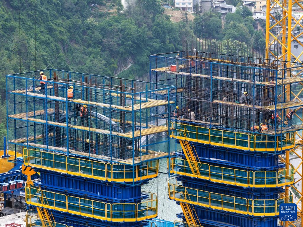 西渝高铁城口任河特大桥进入梁部施工阶段 西渝高铁城口任河特大桥进入梁部施工阶段