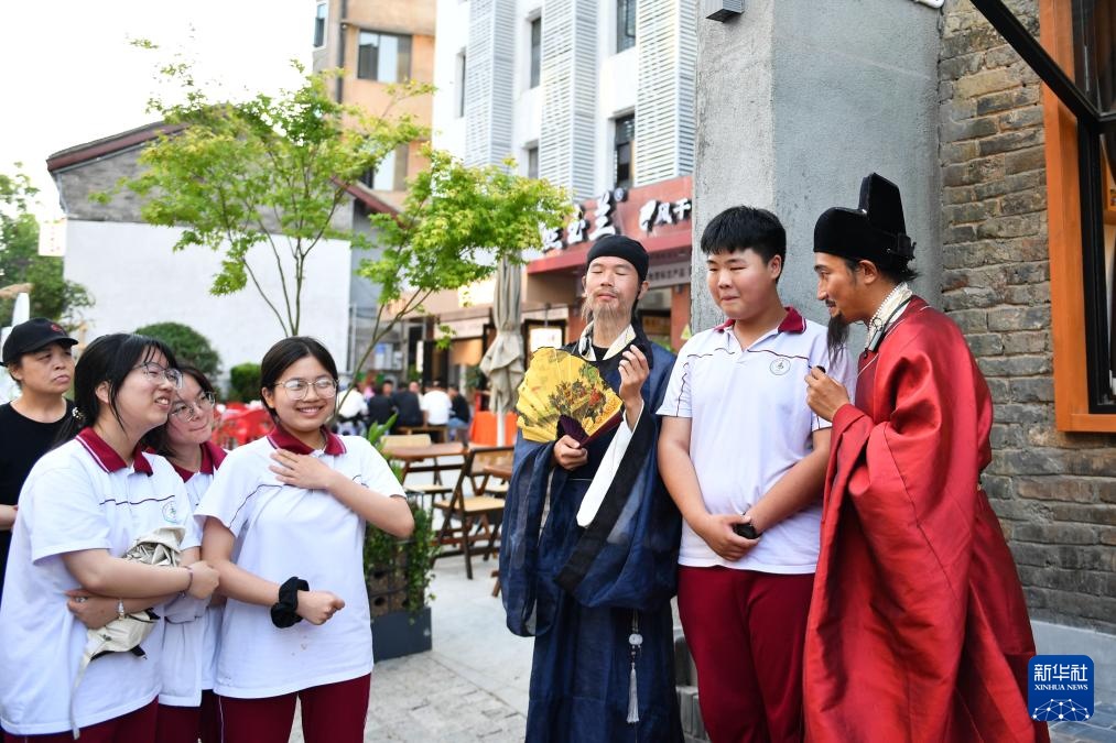 湖南岳阳：老街焕新促进文旅发展