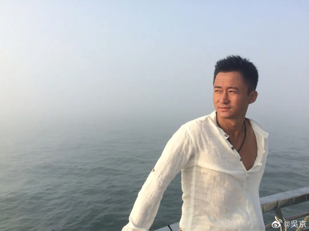 吴京凌晨报平安：人没事儿！大家放心！