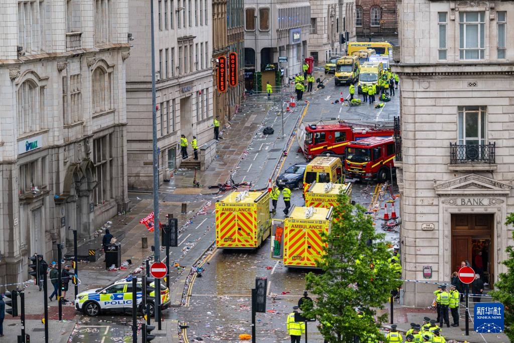 利物浦英超夺冠庆祝活动发生驾车撞人事件 利物浦英超夺冠庆祝活动发生驾车撞人事件