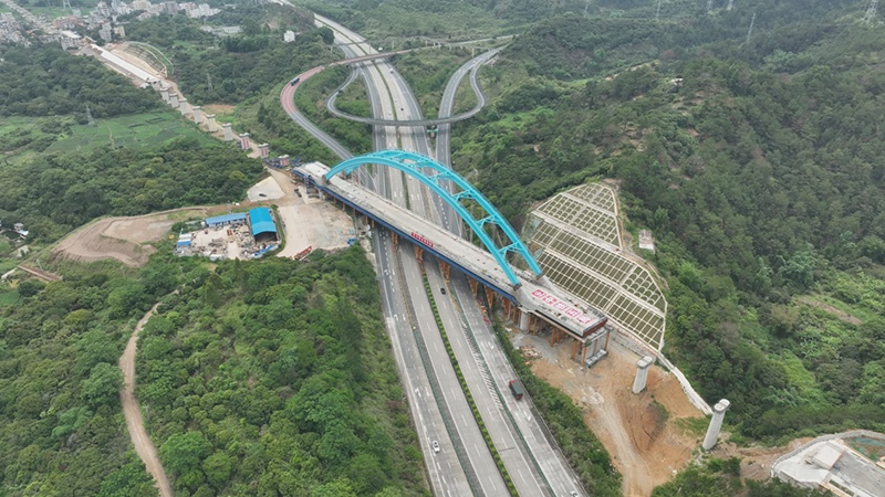 玉岑铁路跨G65包茂高速特大桥系杆拱主体完工 玉岑铁路跨G65包茂高速特大桥系杆拱主体完工