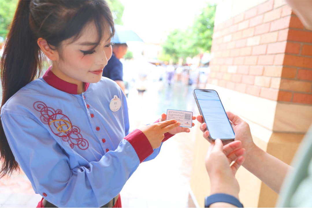 “取消24个，更新近3000个”！上海迪士尼控烟升级→