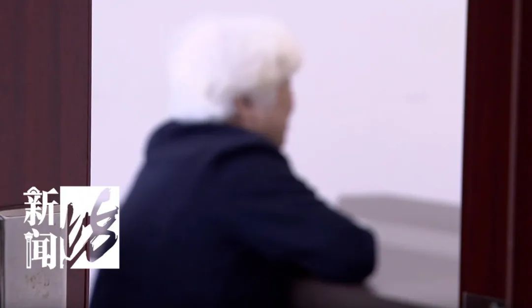 炸裂!上海阿婆4800元退休金养全家!母女齐心对"拆迁户邻居"下手... 炸裂!上海阿婆4800元退休金养全家!母女齐心对"拆迁户邻居"下手...