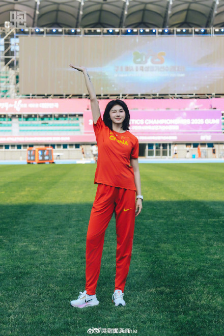 短发造型又美又飒!吴艳妮备战亚锦赛晒自拍 短发造型又美又飒!吴艳妮备战亚锦赛晒自拍