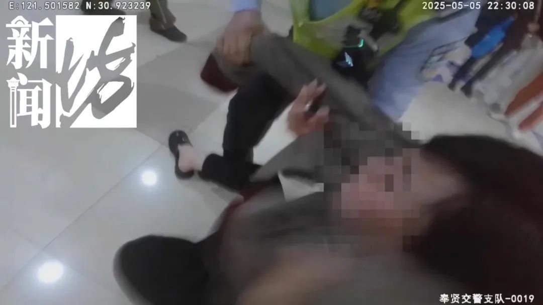 深夜上海撞车后,女司机竟在医院上演奇葩一幕!三名民警出手… 深夜上海撞车后,女司机竟在医院上演奇葩一幕!三名民警出手…