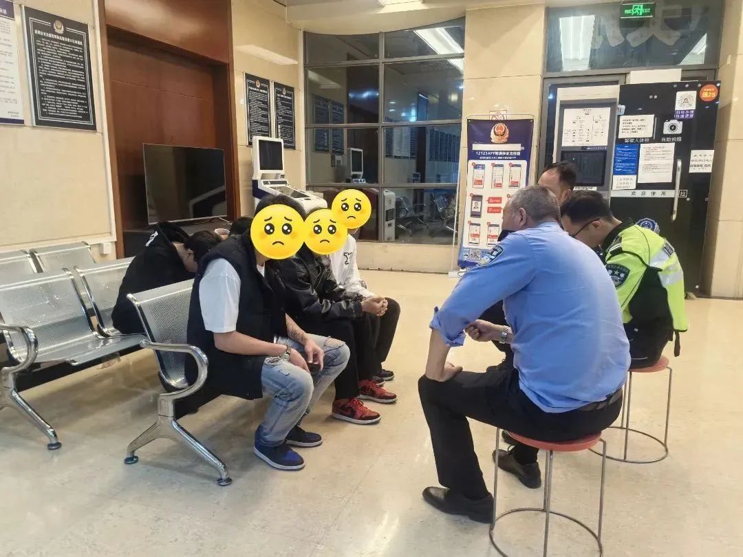 15岁少年偷开宝马载同学去兜风！5小时后被警方拦停