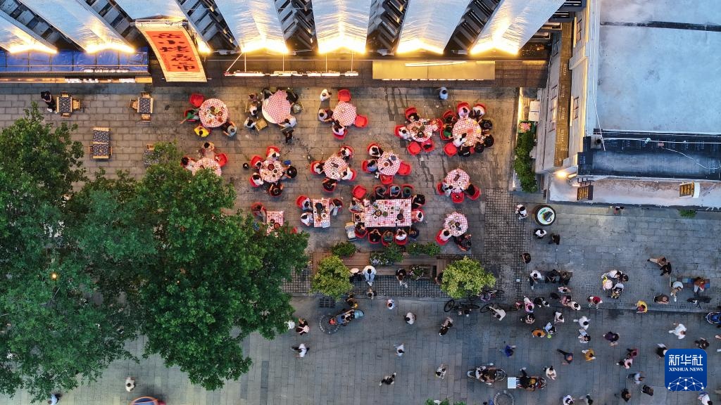 湖南岳阳：老街焕新促进文旅发展