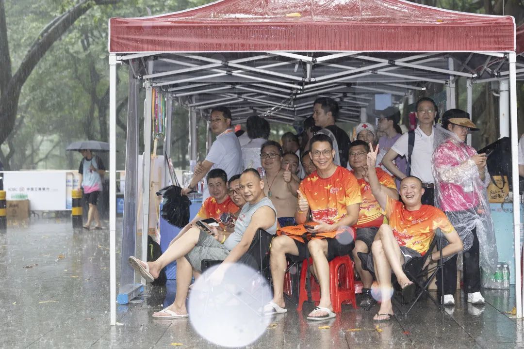 在广州,为何“房东”痴迷扒龙船? 在广州,为何“房东”痴迷扒龙船?