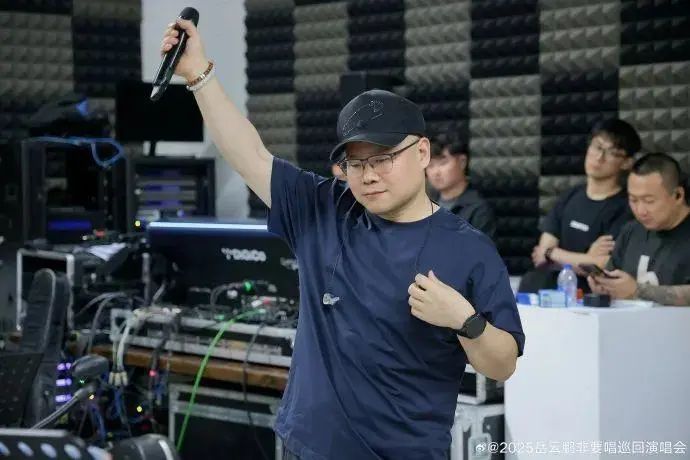 “五环唱一宿?”岳云鹏回应演唱会质疑,将在北京、成都等地举办,郭德纲将到场支持 “五环唱一宿?”岳云鹏回应演唱会质疑,将在北京、成都等地举办,郭德纲将到场支持